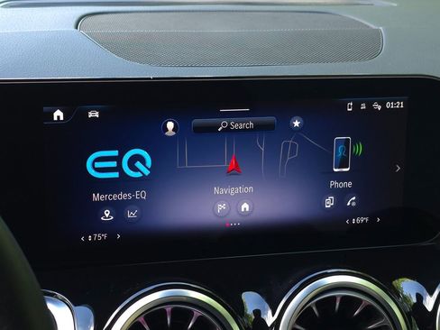 Used 2025 Mercedes-Benz EQB 300 4MATIC image 40