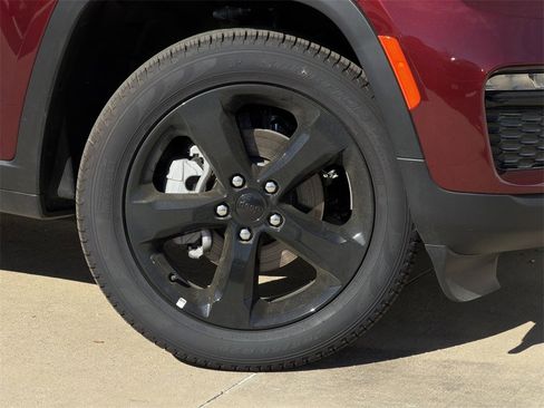 New 2025 Jeep Grand Cherokee Limited w/ Black Appearance Package image 8