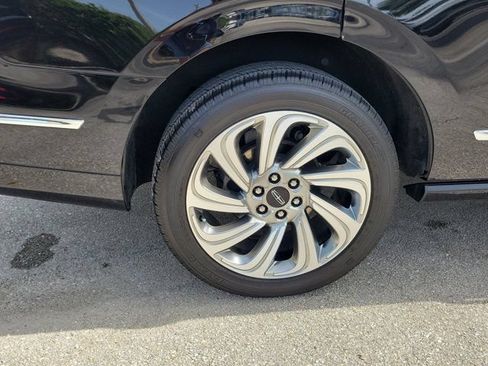 Certified 2024 Lincoln Navigator Reserve AWD/4WD image 10