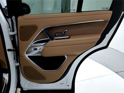 Used 2023 Land Rover Range Rover SE image 17