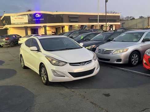 Used 2015 Hyundai Elantra SE w/ Option Group 03 image 5