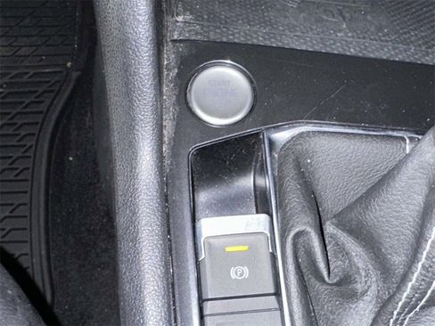 Used 2022 Volkswagen Tiguan SE image 25