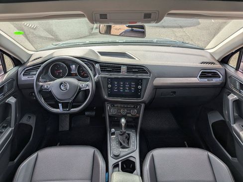 Used 2018 Volkswagen Tiguan SEL AWD/4WD image 24