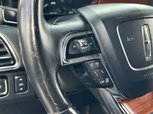 Used 2019 Lincoln Navigator Reserve image 24