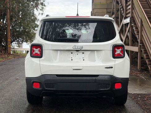 Used 2018 Jeep Renegade Latitude w/ UConnect 8.4 Nav Group image 33