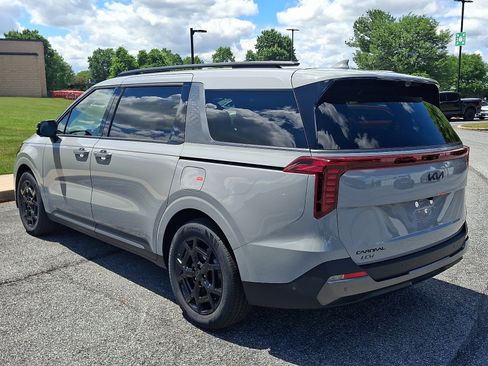 New 2026 Kia Carnival SX FWD image 4