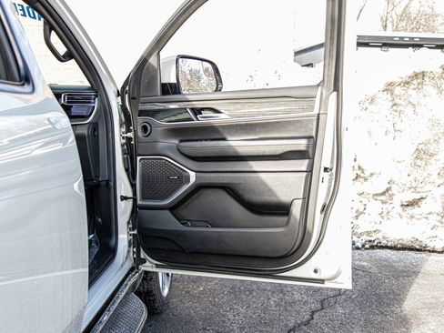 Used 2022 Jeep Wagoneer Series II w/ Premium Group I image 41