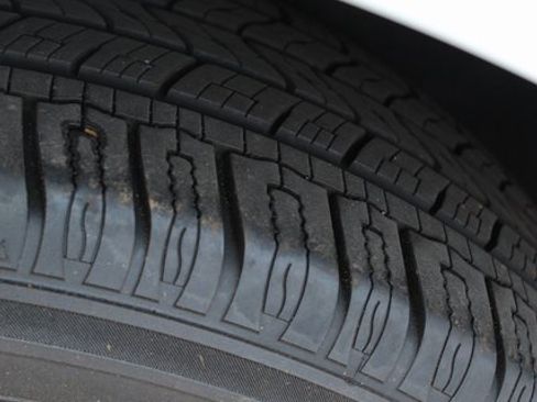 Used 2021 Chrysler Voyager LX image 21