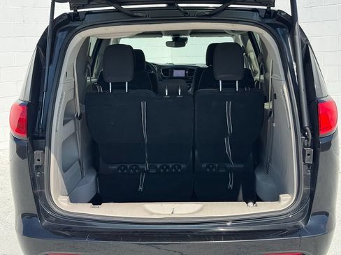 Used 2023 Chrysler Voyager LX FWD image 15