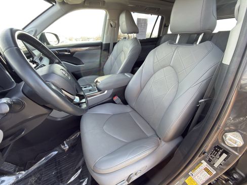Used 2022 Toyota Highlander Platinum image 13