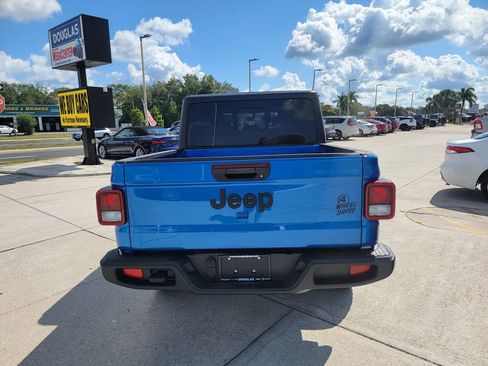 Used 2023 Jeep Gladiator Sport AWD/4WD image 3