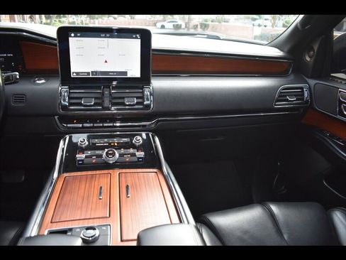 Used 2018 Lincoln Navigator L Select image 45