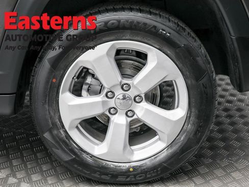 Used 2021 Jeep Compass Latitude w/ Driver Assistance Group image 8