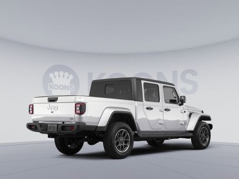 Used 2020 Jeep Gladiator Overland image 4
