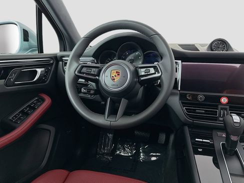 Certified 2026 Porsche Macan AWD/4WD image 24