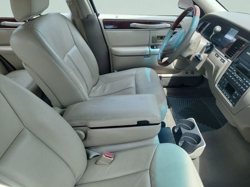 Used 2004 Lincoln Town Car Ultimate image 5