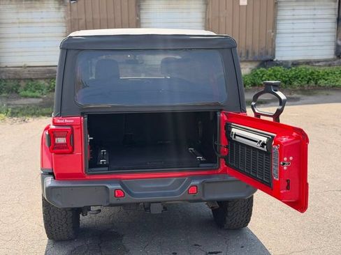 Used 2019 Jeep Wrangler Unlimited Sahara AWD/4WD image 7
