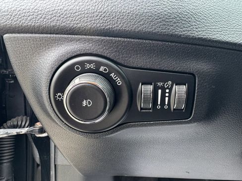 Used 2018 Jeep Compass Limited w/ Navigation Group AWD/4WD image 16