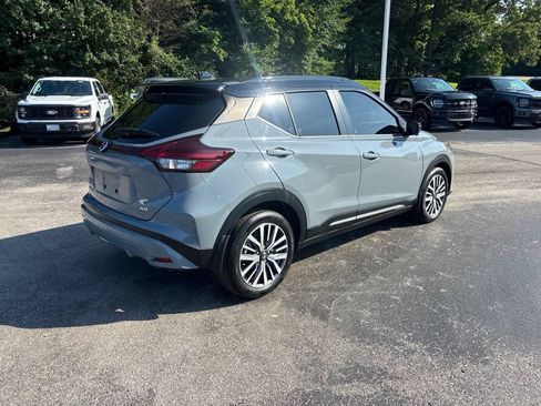 Used 2021 Nissan Kicks SR w/ SR Premium Package FWD image 3