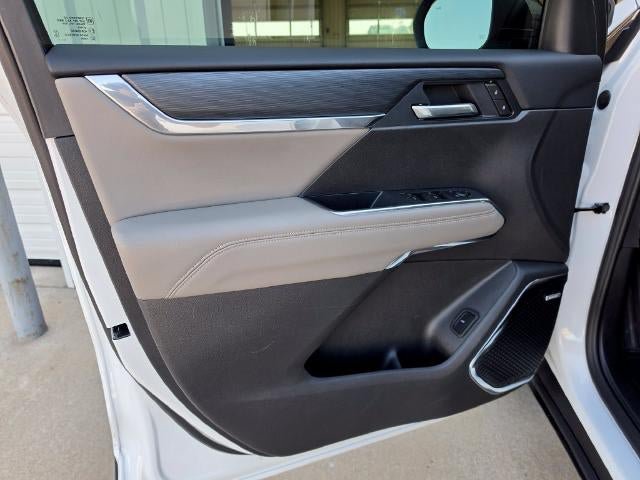 Used 2026 GMC Acadia Elevation w/ Elevation Premium Package FWD image 14