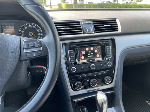 Used 2013 Volkswagen Passat 2.5 SE FWD image 32