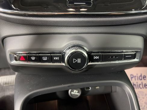 Used 2025 Volvo XC40 B5 Core AWD/4WD image 21