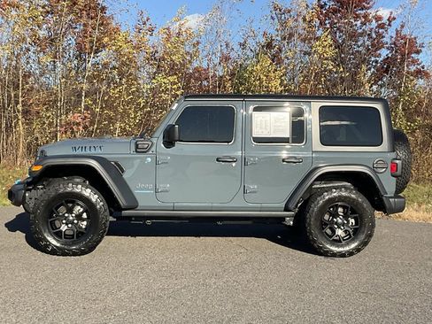 Used 2024 Jeep Wrangler Unlimited image 32