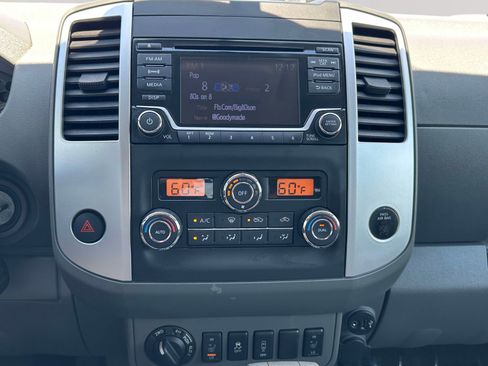 Used 2018 Nissan Frontier SV w/ Value Truck Package AWD/4WD image 8