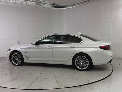 Used 2023 BMW 530e xDrive w/ Premium Package image 4