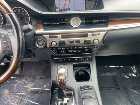 Used 2015 Lexus ES 350 w/ Luxury Package FWD image 34