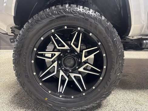 Used 2020 Toyota Tacoma SR5 w/ Technology Package image 4