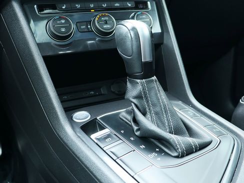 Used 2021 Volkswagen Tiguan SE R-Line image 52