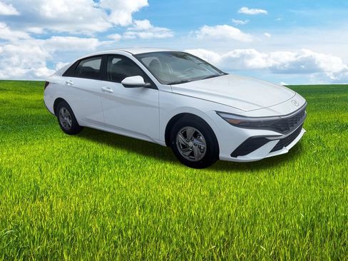 New 2026 Hyundai Elantra SE FWD image 6