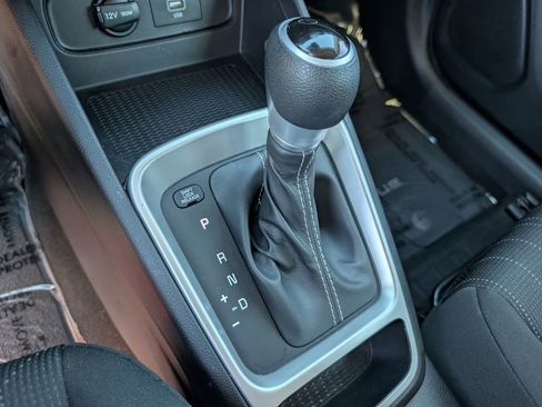 Used 2021 Hyundai Venue SE image 26