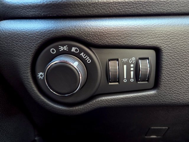 New 2027 Chrysler Pacifica Select FWD image 23