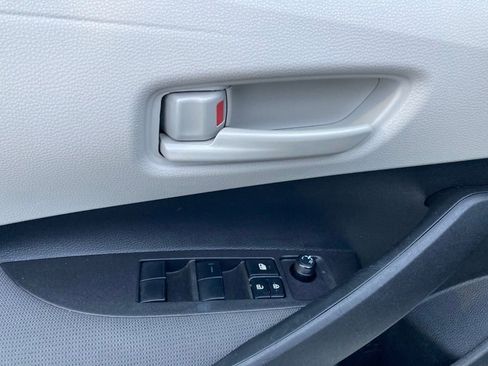 Used 2025 Toyota Corolla LE FWD image 12