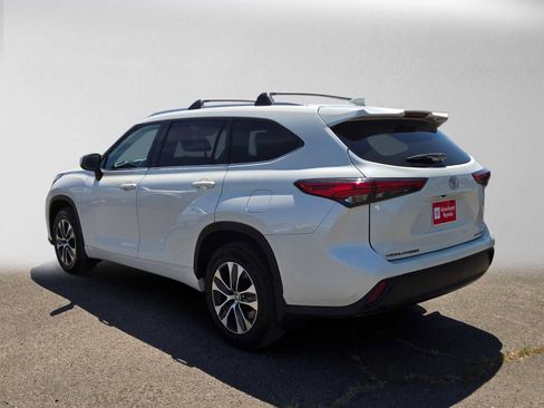 Used 2020 Toyota Highlander XLE AWD/4WD image 6