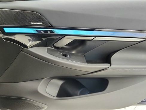 Used 2025 BMW i5 eDrive40i w/ M Sport Package image 24