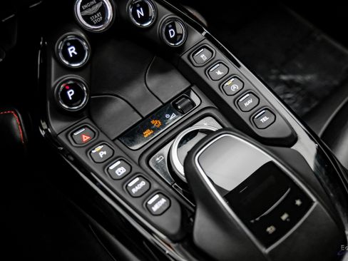 Used 2019 Aston Martin V8 Vantage Coupe image 62