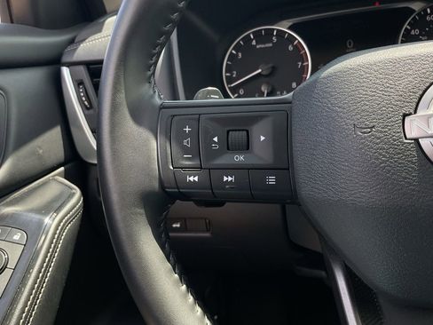 Used 2025 Nissan Rogue SV FWD image 31