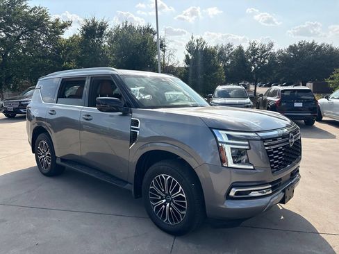 Used 2025 Nissan Armada SL RWD image 3