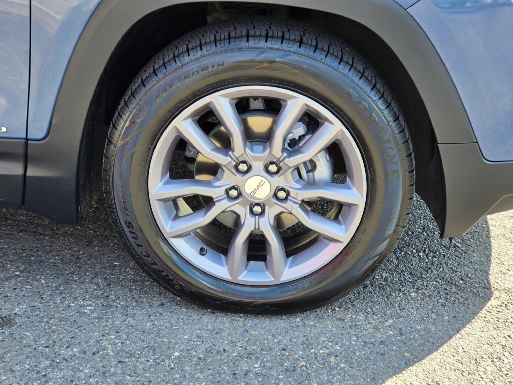 Used 2024 GMC Terrain SLT AWD/4WD image 9