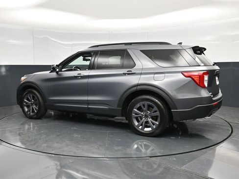 Used 2022 Ford Explorer XLT w/ Equipment Group 202A AWD/4WD image 9