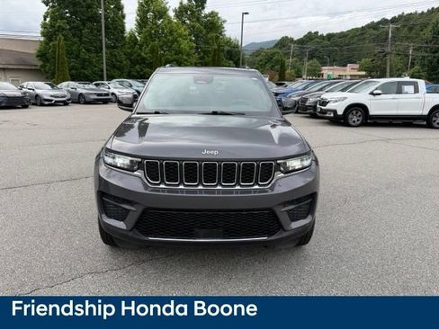 Used 2024 Jeep Grand Cherokee Laredo X w/ Trailer Tow Package AWD/4WD image 2