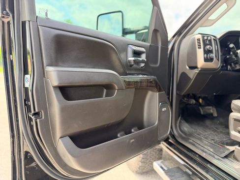 Used 2016 GMC Sierra 2500 Denali w/ Duramax Plus Package AWD/4WD image 9