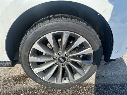 Used 2020 Lincoln Navigator Reserve w/ Luxury Package image 40