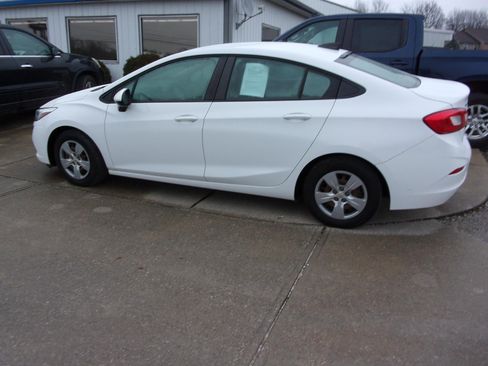 Used 2018 Chevrolet Cruze LS w/ LS Fleet Convenience Package FWD image 4