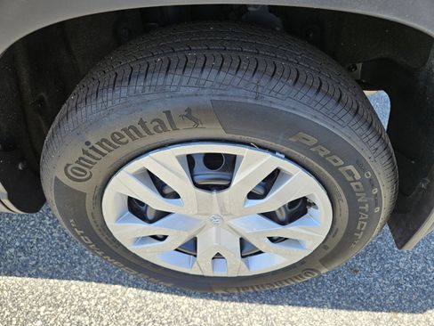 Used 2025 Toyota Corolla Cross L AWD/4WD image 14