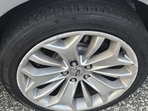 Used 2013 Ford Taurus Limited image 16