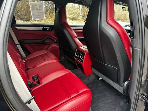 Used 2023 Porsche Cayenne S Platinum image 28